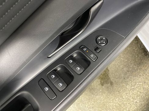 Certified 2025 Hyundai Elantra Sport image 18