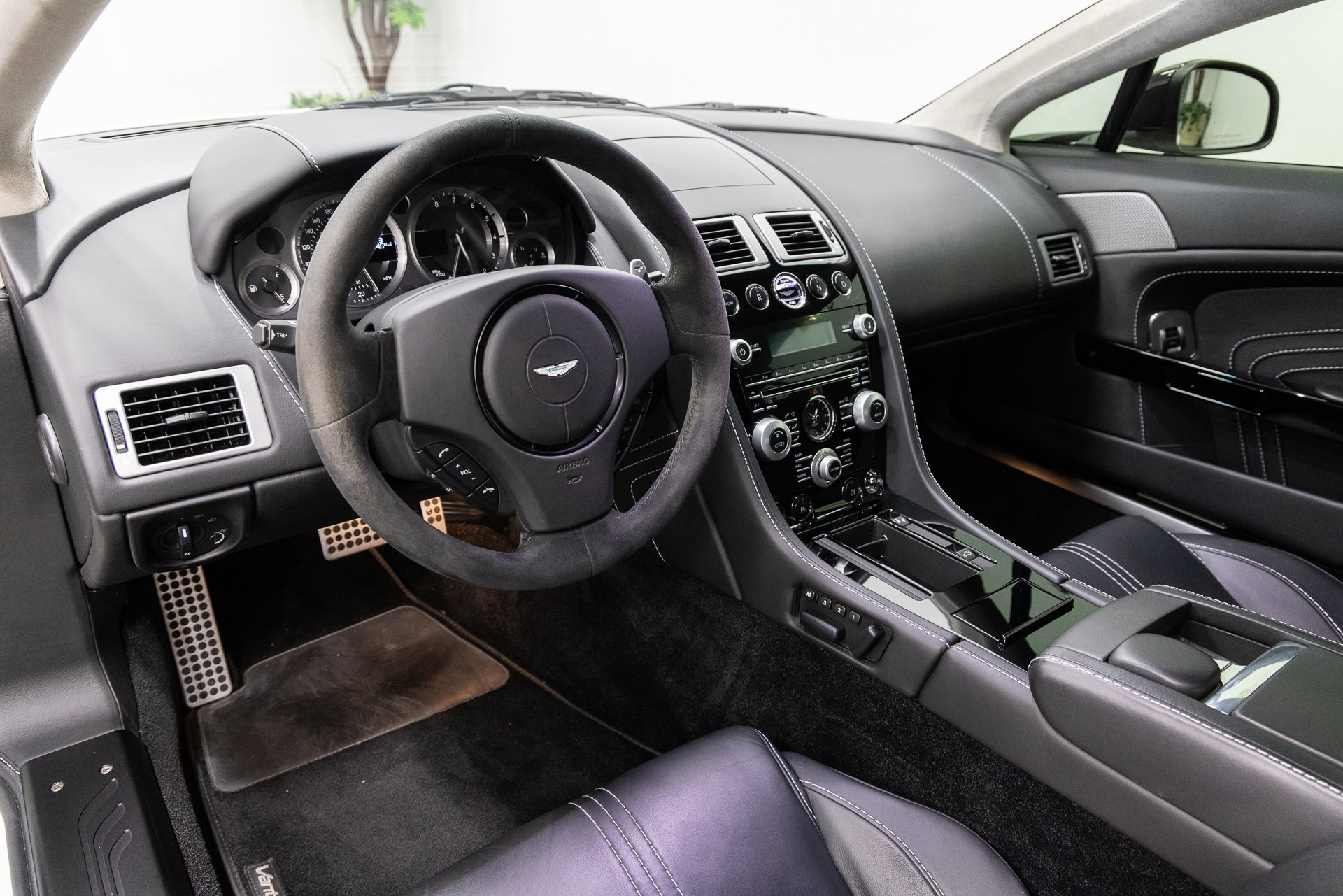 Used 2011 Aston Martin V8 Vantage S RWD image 5