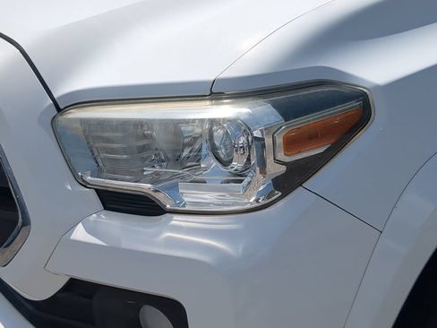 Used 2019 Toyota Tacoma SR5 RWD image 7