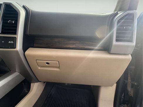 Used 2019 Ford F150 Lariat image 37