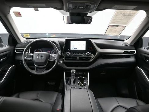Used 2023 Toyota Highlander XLE AWD/4WD image 24