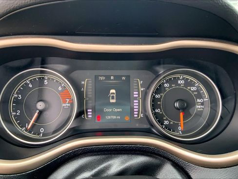 Used 2016 Jeep Cherokee Sport FWD image 26
