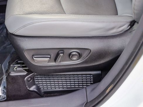 Used 2023 Toyota Sienna Limited image 26