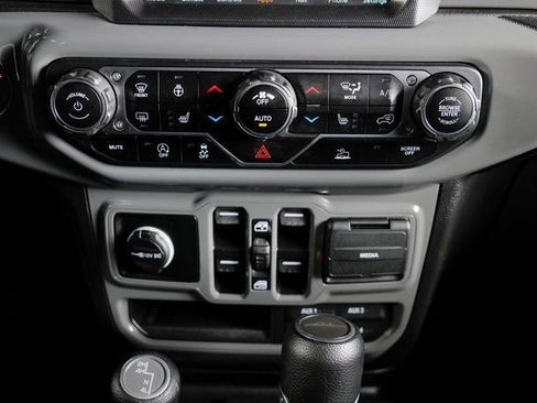 Used 2022 Jeep Gladiator Sport image 15