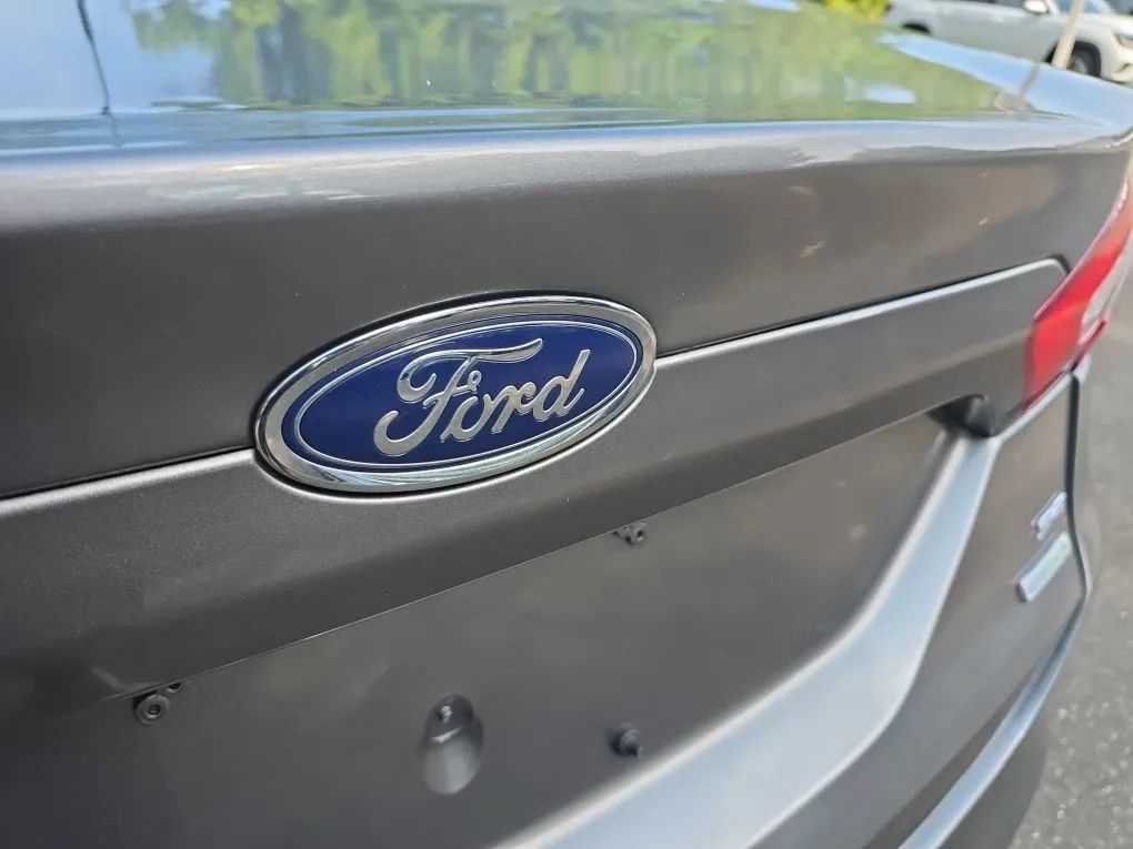 Used 2014 Ford Fusion SE FWD image 10