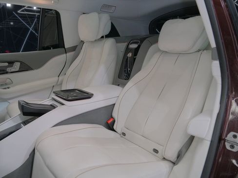 Used 2022 Mercedes-Benz Maybach GLS 600 4MATIC image 30