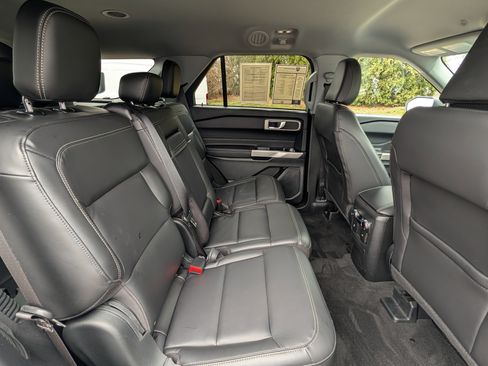 Used 2023 Ford Explorer XLT w/ Equipment Group 202A image 33