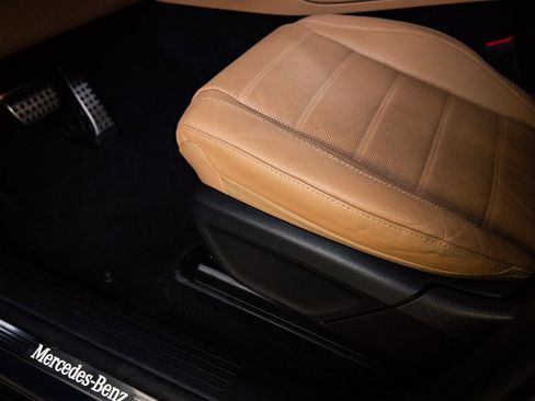 Used 2024 Mercedes-Benz GLS 580 4MATIC image 14