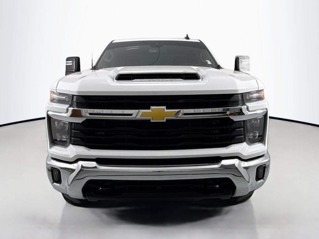 Used 2025 Chevrolet Silverado 2500 LT AWD/4WD image 2