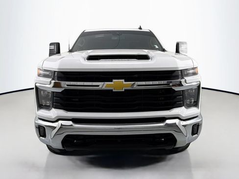 Used 2025 Chevrolet Silverado 2500 LT AWD/4WD image 2