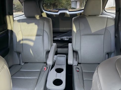 Used 2019 Toyota Highlander Limited image 18