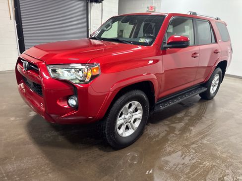 Used 2021 Toyota 4Runner SR5 AWD/4WD image 6