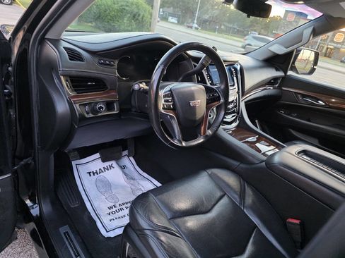Used 2019 Cadillac Escalade ESV Luxury image 11