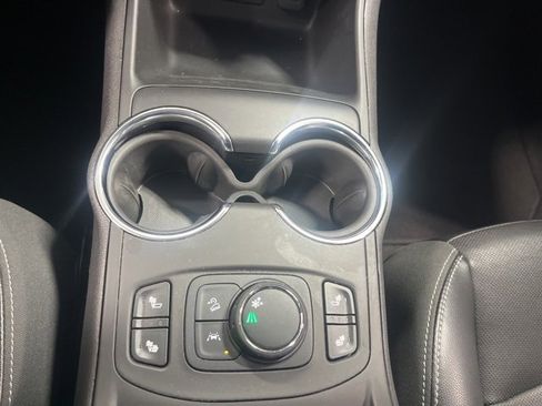 Used 2023 GMC Terrain SLT image 18