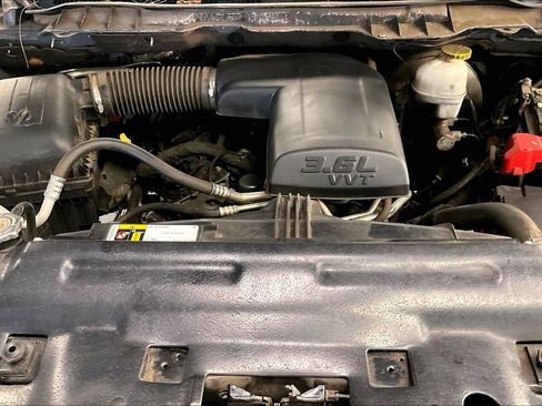 Used 2022 RAM 1500 Classic SLT RWD image 9
