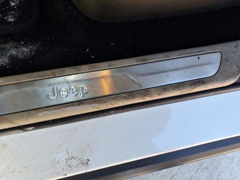 Used 2021 Jeep Grand Cherokee Limited image 20