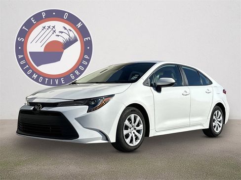 Used 2024 Toyota Corolla LE image 1