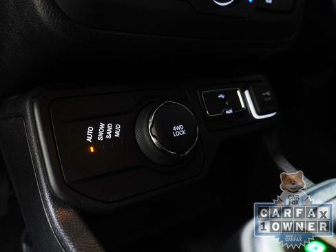 Used 2019 Jeep Renegade Latitude AWD/4WD image 19