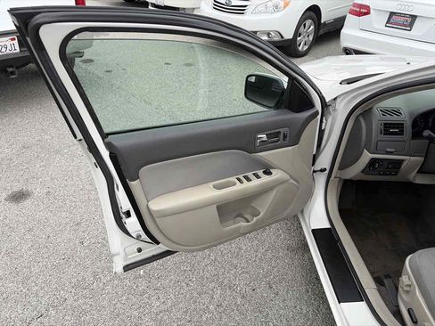 Used 2010 Ford Fusion SE FWD image 9