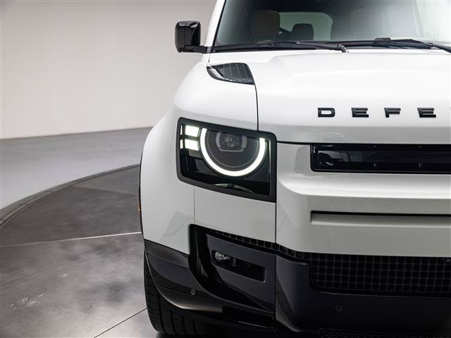 New 2026 Land Rover Defender 110 X-Dynamic SE AWD/4WD image 10