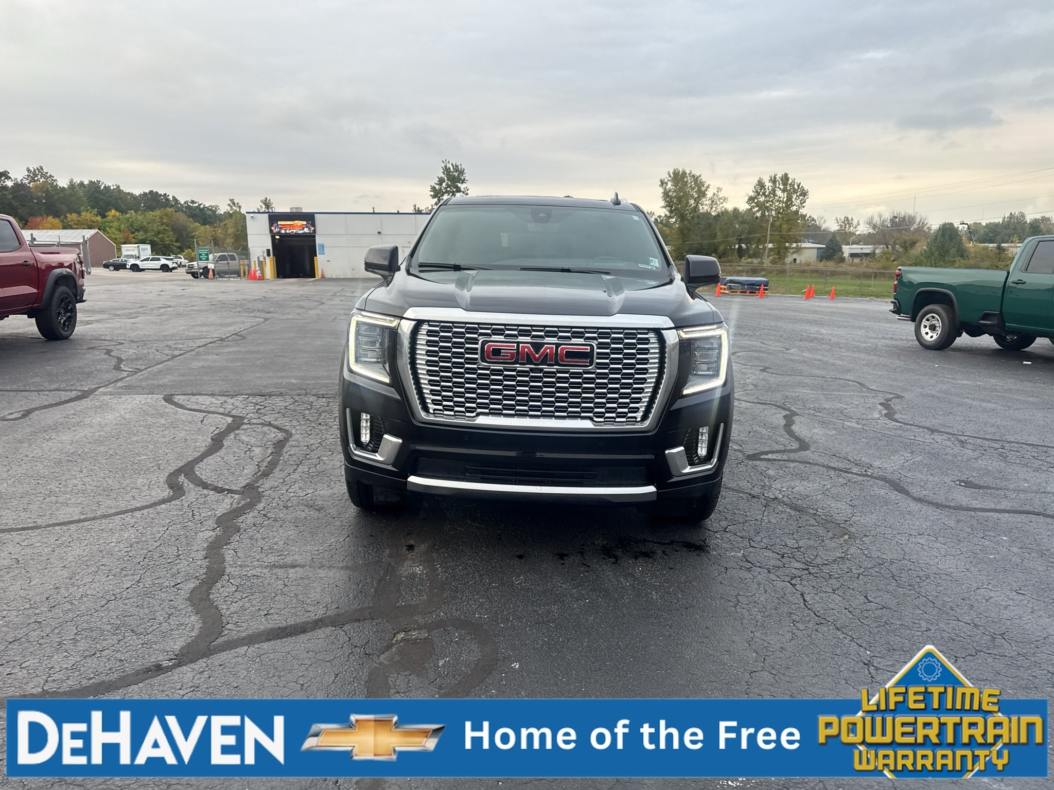 Used 2022 GMC Yukon Denali w/ Denali Premium Package AWD/4WD image 9