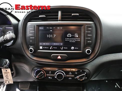 Used 2025 Kia Soul LX w/ LX Technology Package FWD image 12