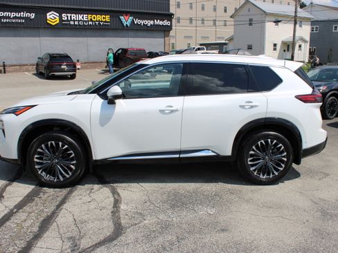 Certified 2026 Nissan Rogue Platinum w/ Platinum Premium Package AWD/4WD image 2
