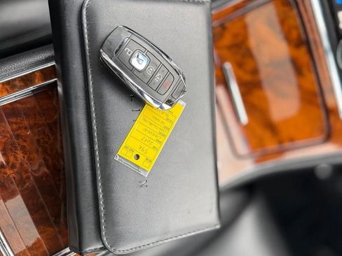 Used 2017 Lincoln Continental Select w/ Climate Package image 19