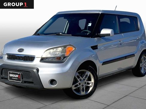 Used 2011 Kia Soul + image 1