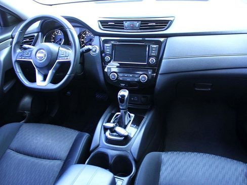 Used 2018 Nissan Rogue SV image 20