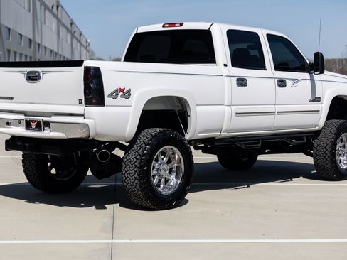 Used 2006 Chevrolet Silverado 2500 LT w/ Heavy-Duty Power Package image 18