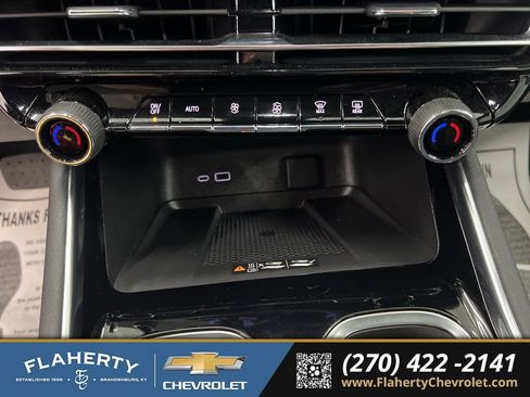 Used 2024 Chevrolet Traverse RS image 31