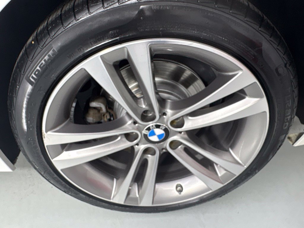 Used 2018 BMW 330i xDrive Sedan w/ Convenience Package AWD/4WD image 9
