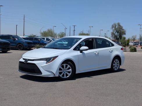 Used 2024 Toyota Corolla LE FWD image 31