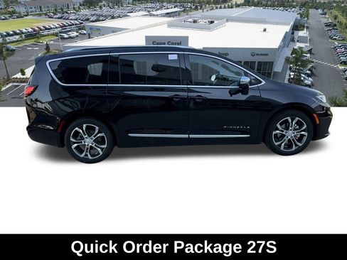 New 2026 Chrysler Pacifica Pinnacle image 3