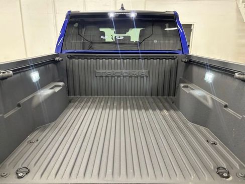 Certified 2025 Toyota Tacoma SR5 AWD/4WD image 23