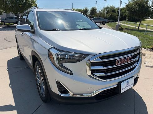 Used 2019 GMC Terrain SLT w/ Preferred Package AWD/4WD image 2