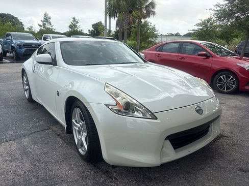 Used 2011 Nissan 370Z Touring RWD image 2