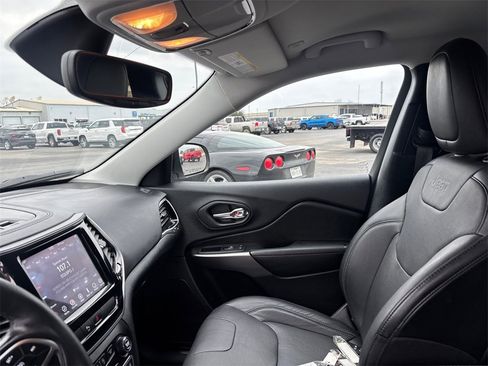 Used 2020 Jeep Cherokee Limited image 9