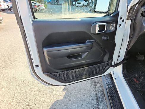 Used 2023 Jeep Gladiator Sport AWD/4WD image 16