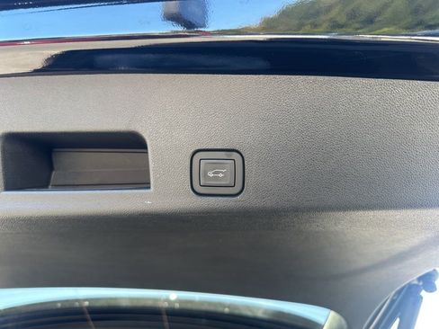 Used 2025 GMC Acadia Elevation image 31