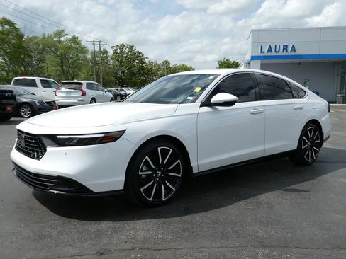 Used 2025 Honda Accord Touring image 9