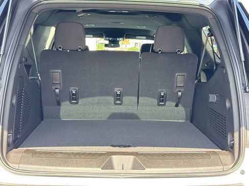 New 2026 Chevrolet Suburban LS image 9