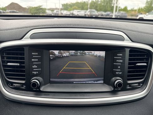 Used 2019 Kia Sorento L FWD image 16