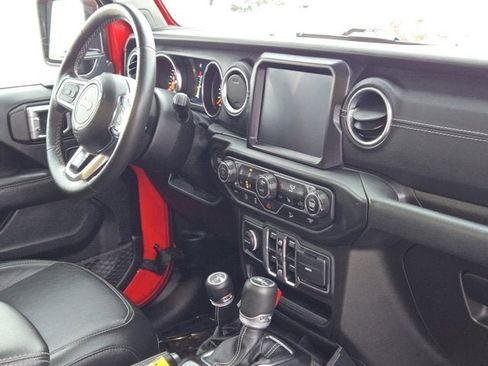 Used 2019 Jeep Wrangler Unlimited Sahara image 8