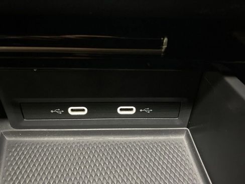 Used 2024 Volkswagen Atlas Cross Sport SE w/ Black Wheel Package image 24