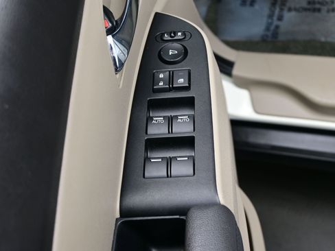 Used 2016 Honda Odyssey SE image 10