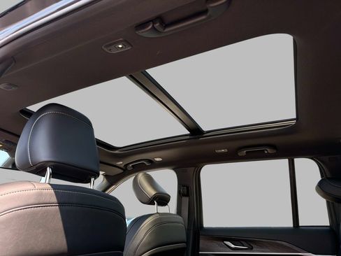 New 2026 Jeep Grand Cherokee Limited AWD/4WD image 8