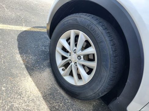 Used 2017 Kia Sorento FWD image 23