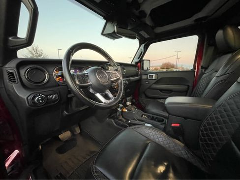 Used 2021 Jeep Gladiator Overland image 2